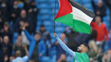Riyad Mahrez celebrates EPL title by raising the flag of Palestine