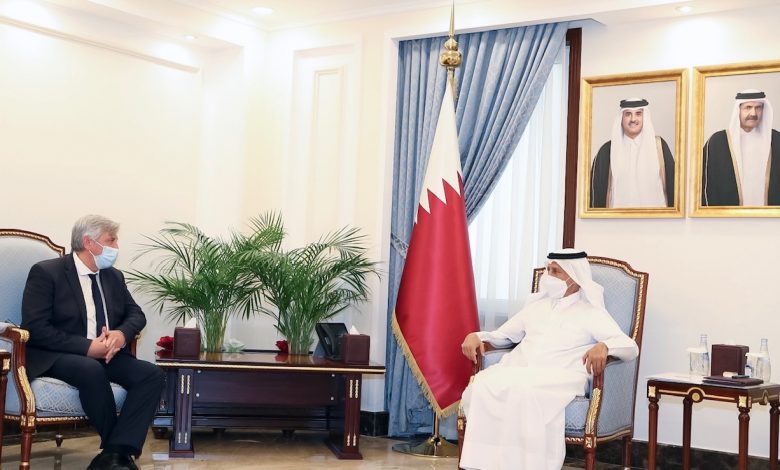 Speaker of Shura Council Meets President of France-Qatar Friendship Group