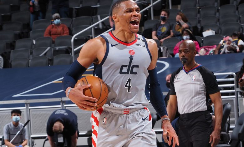 Westbrook milestone fuels Wizards, Curry pours in 49 in Warriors win