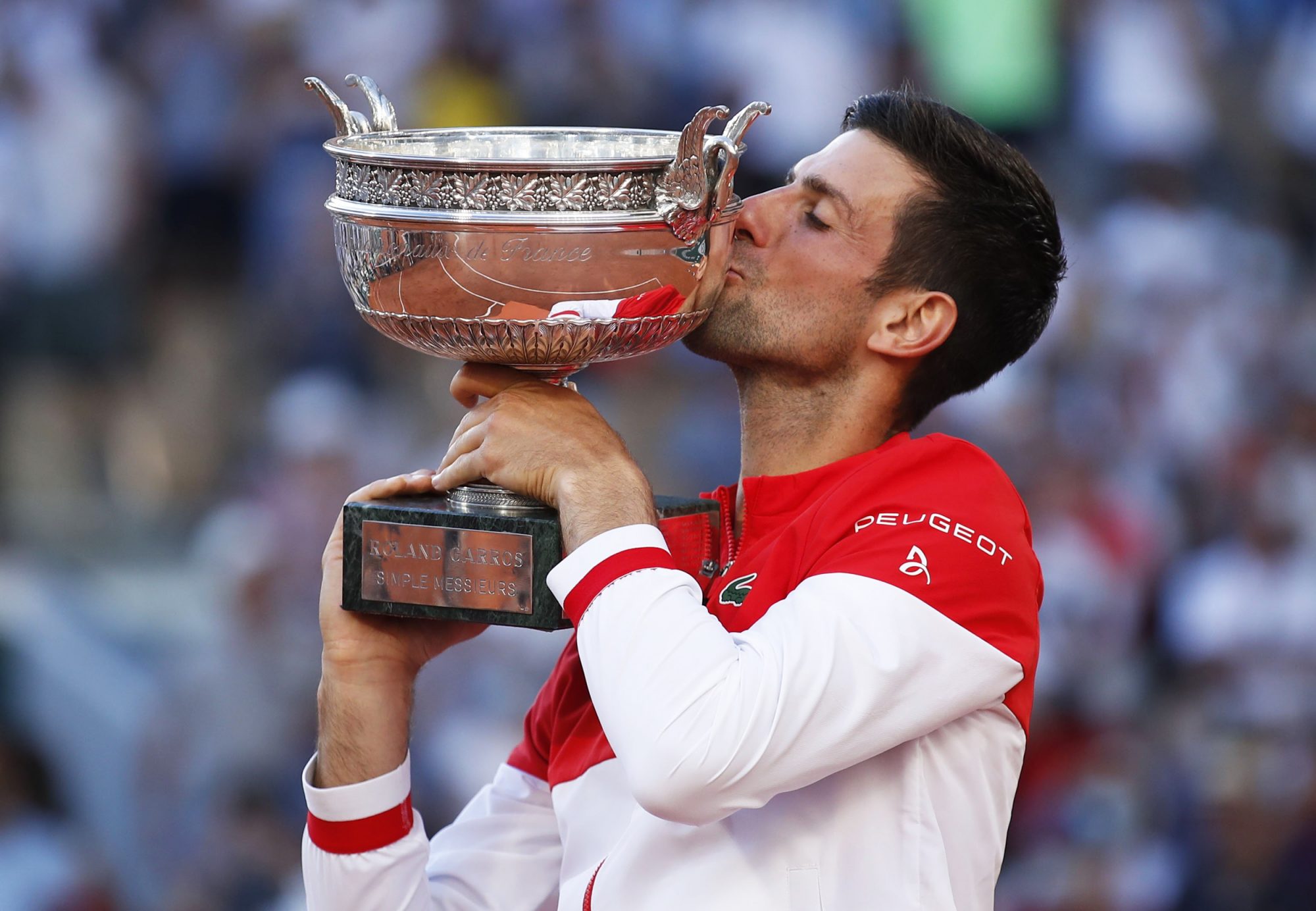 Djokovic Defeats Tsitsipas to Secure French Open