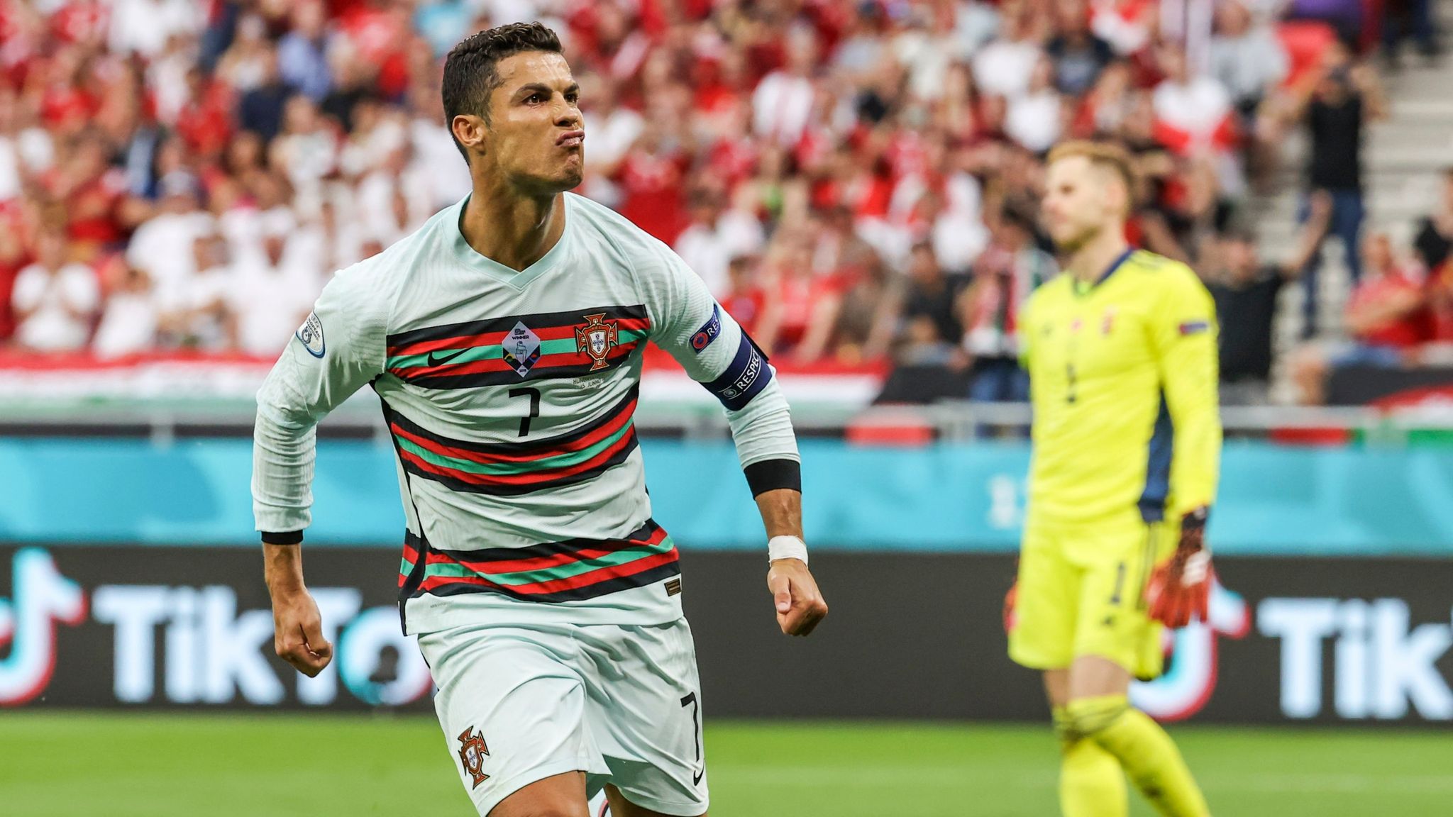 Ronaldo strikes late as Portugal sink Hungary