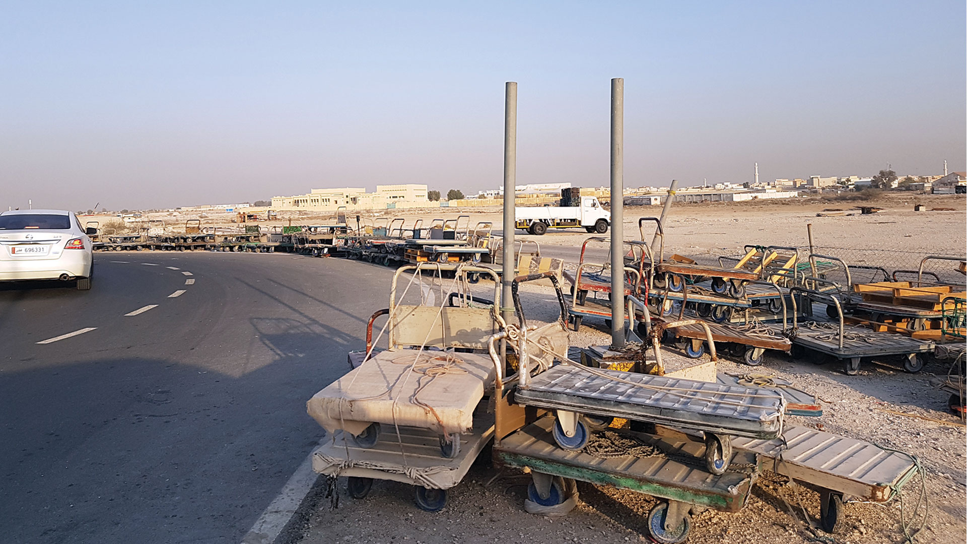 Locations to store vegetable transport carts are required in Al Sailiya market