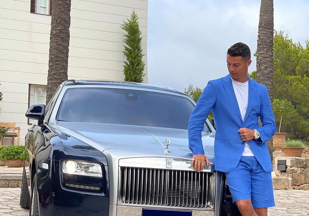 Ronaldo stirs controversy over his future with two words and a picture of a luxury car