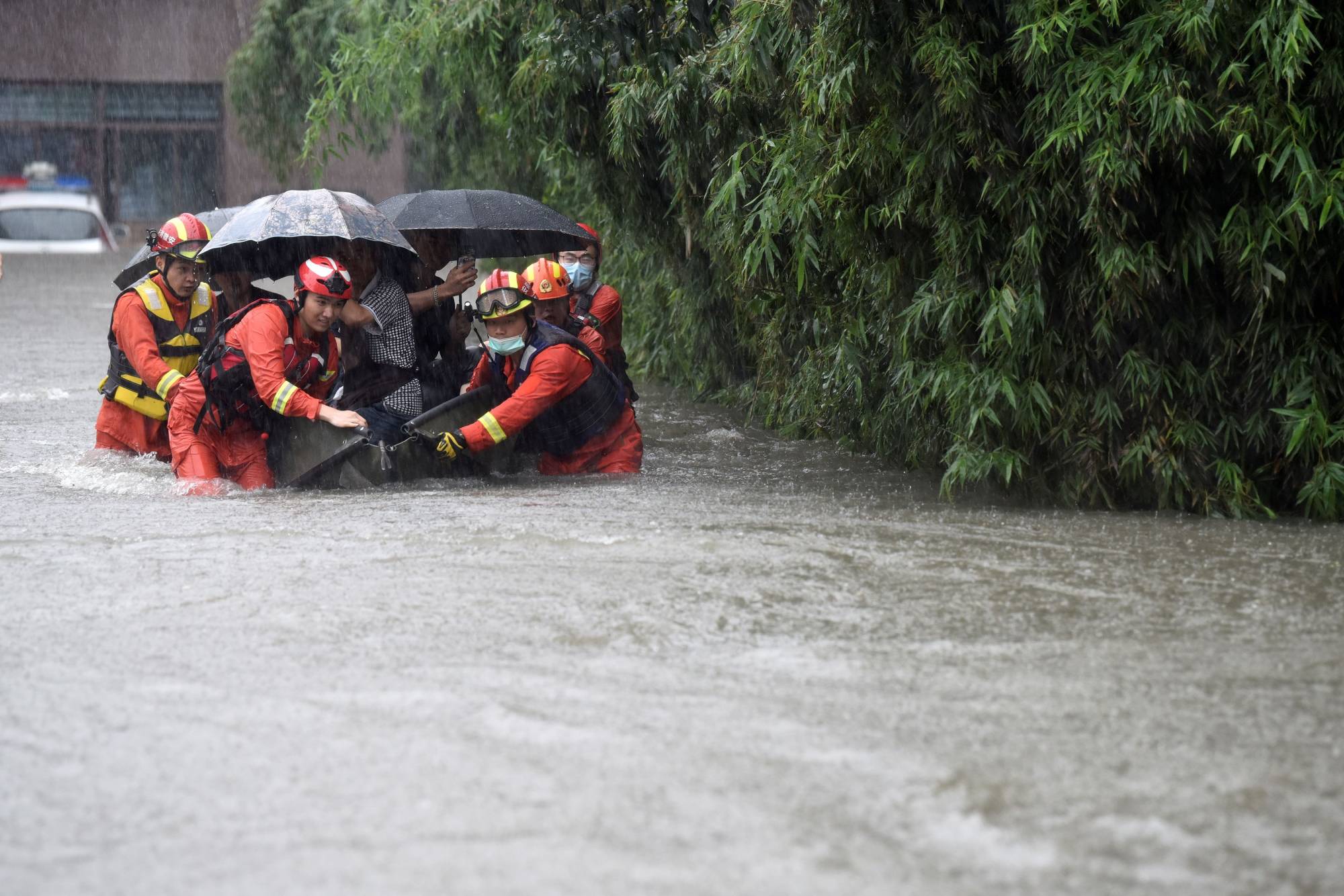 Thousands evacuated from floods in China