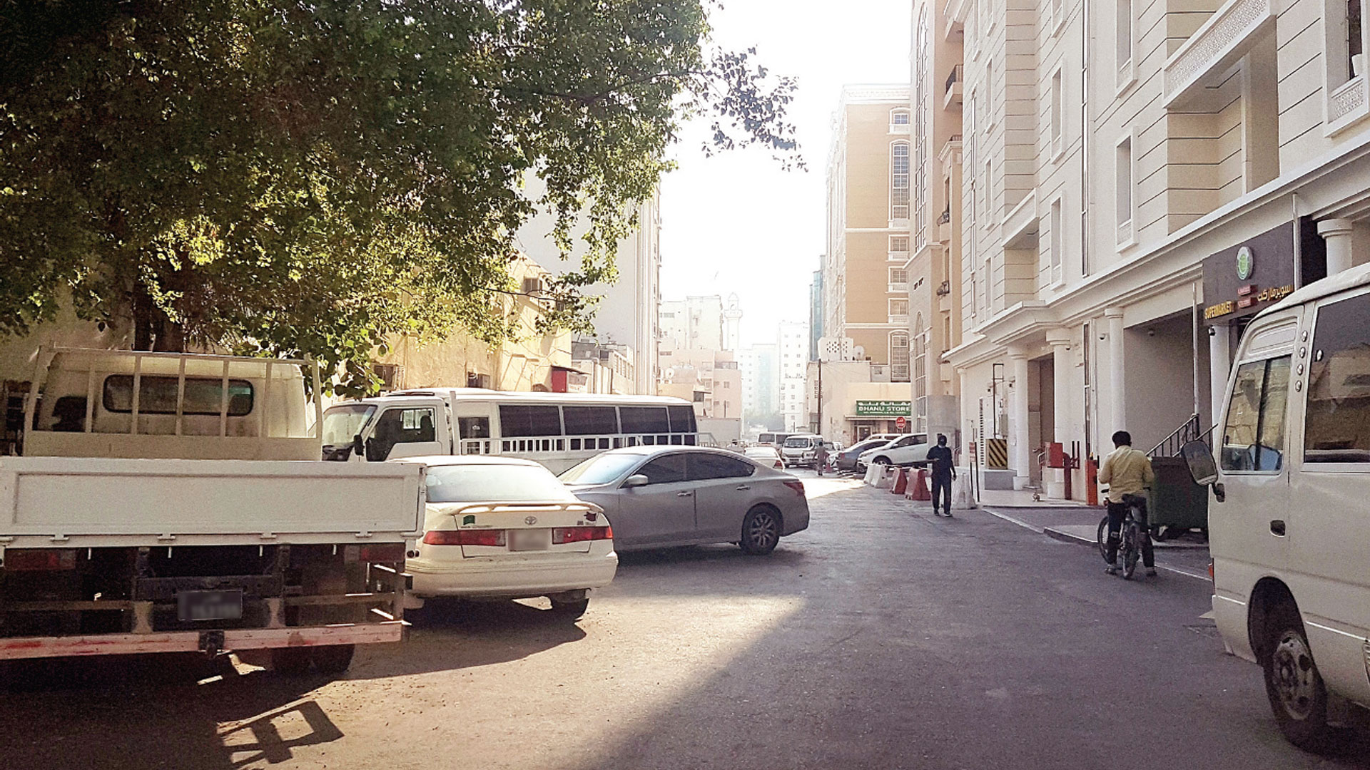 Random parkings stifle the streets of new Doha