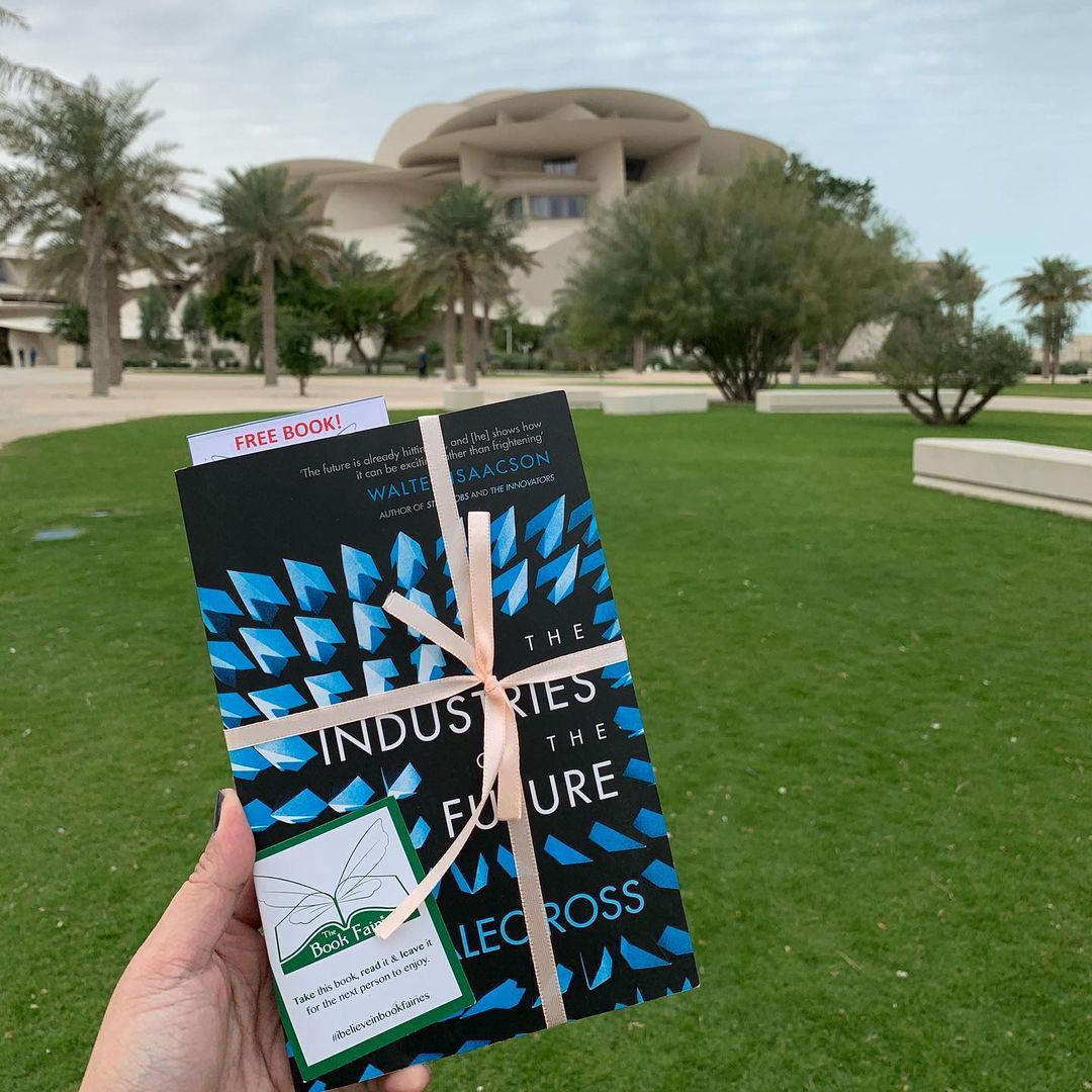 Qatar: expat leaves books in public places to encourage reading