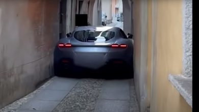Trending: A Ferrari awaits help while stuck in narrow alley