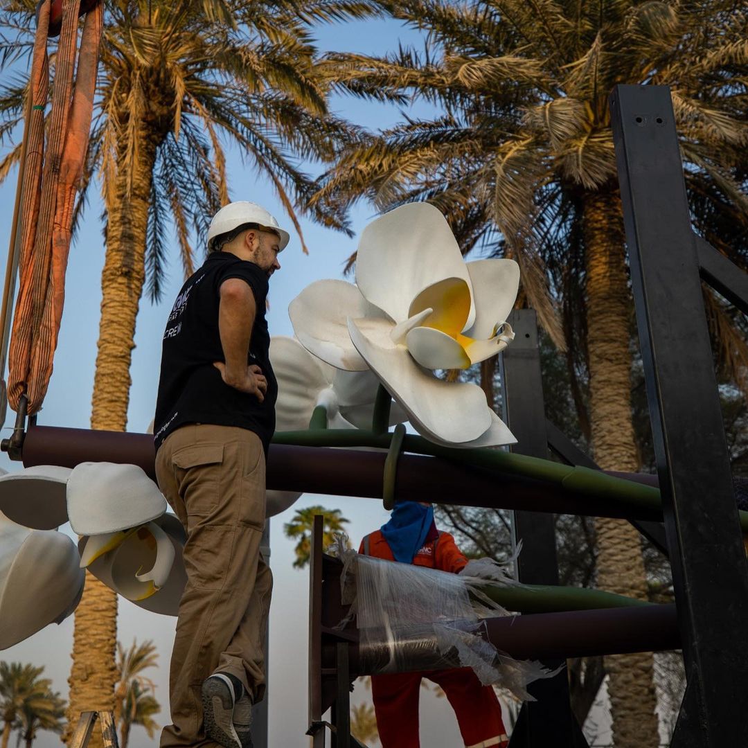 Sheikha Al-Mayassa unveils the artwork "Two Orchids" by German artist Isa Genzken