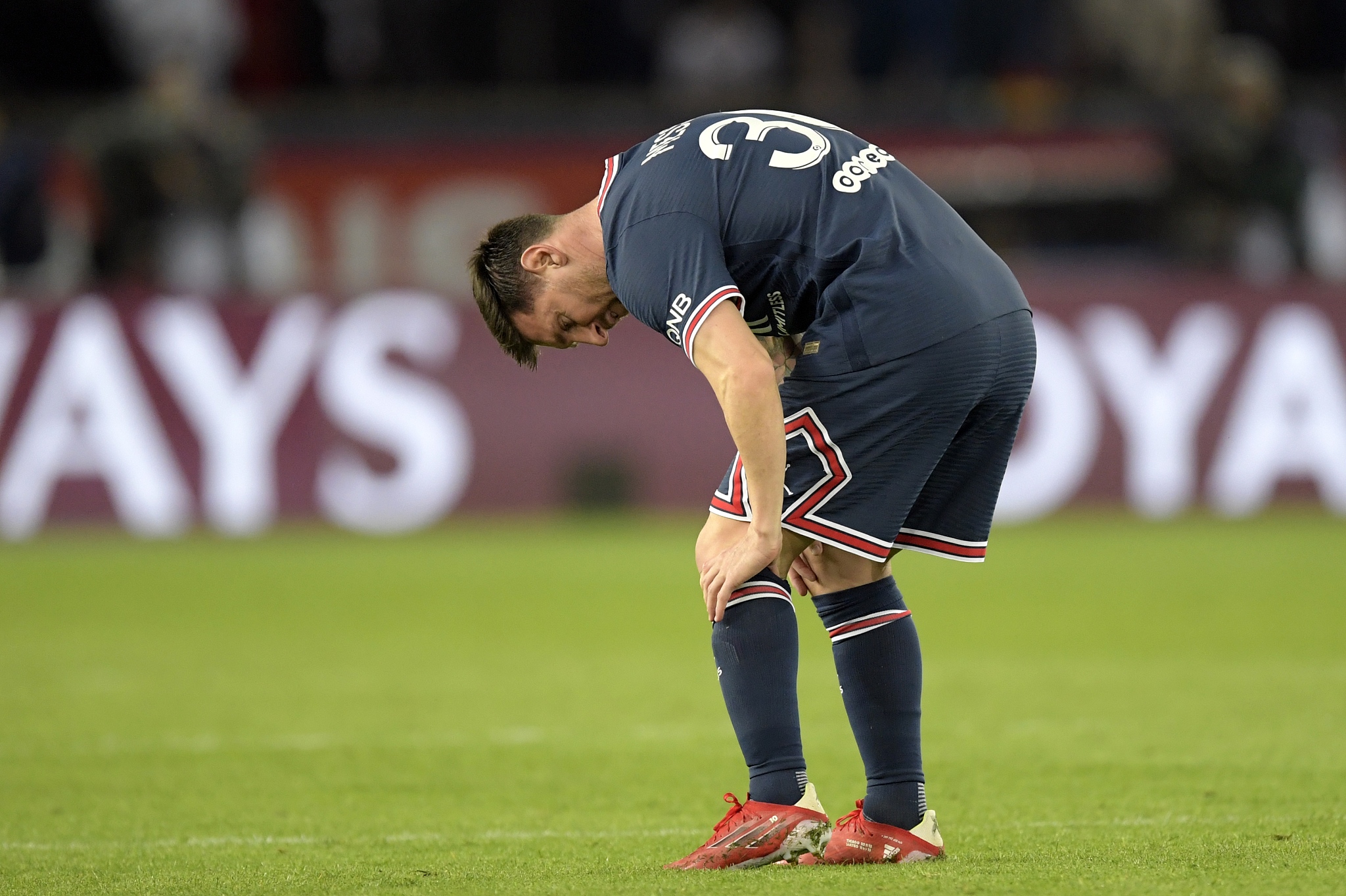 Messi to miss PSG trip to Metz due to bruised knee