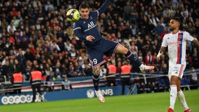 Icardi strikes late to give PSG win over Lyon on Messi's home debut