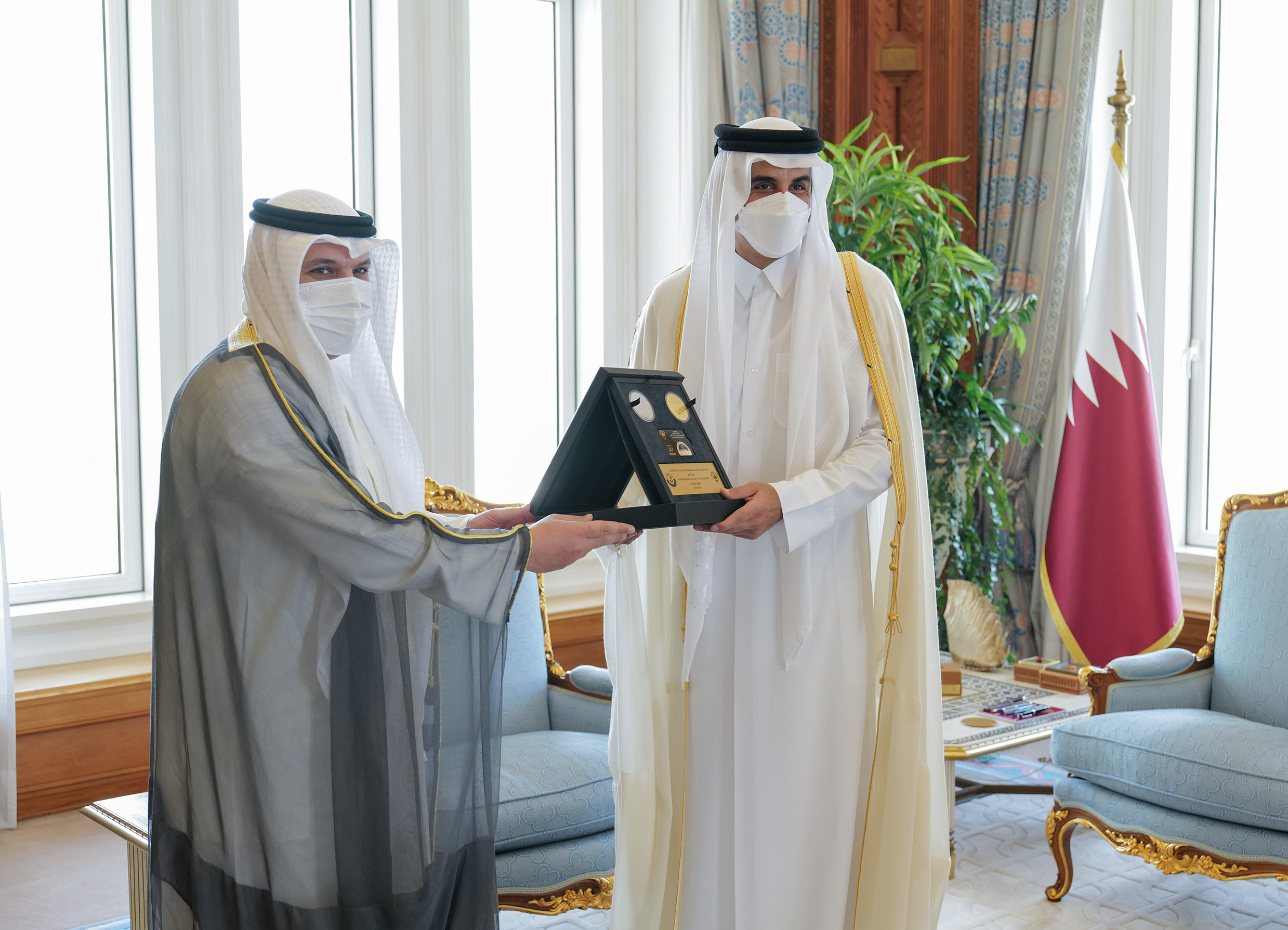 Amir Meets Governor of Central Bank of Kuwait