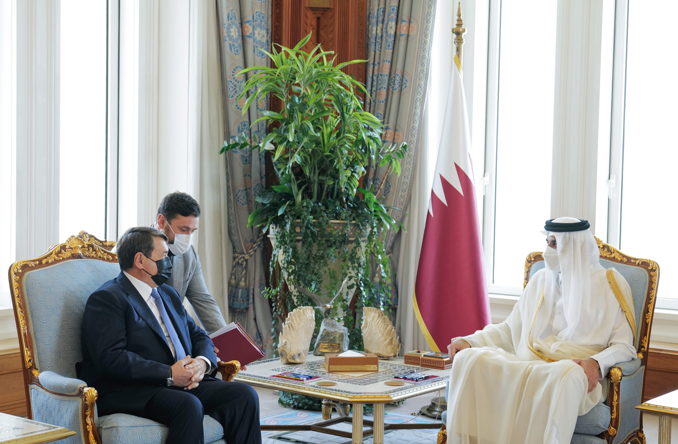 Amir Meets Aide to President of Russia