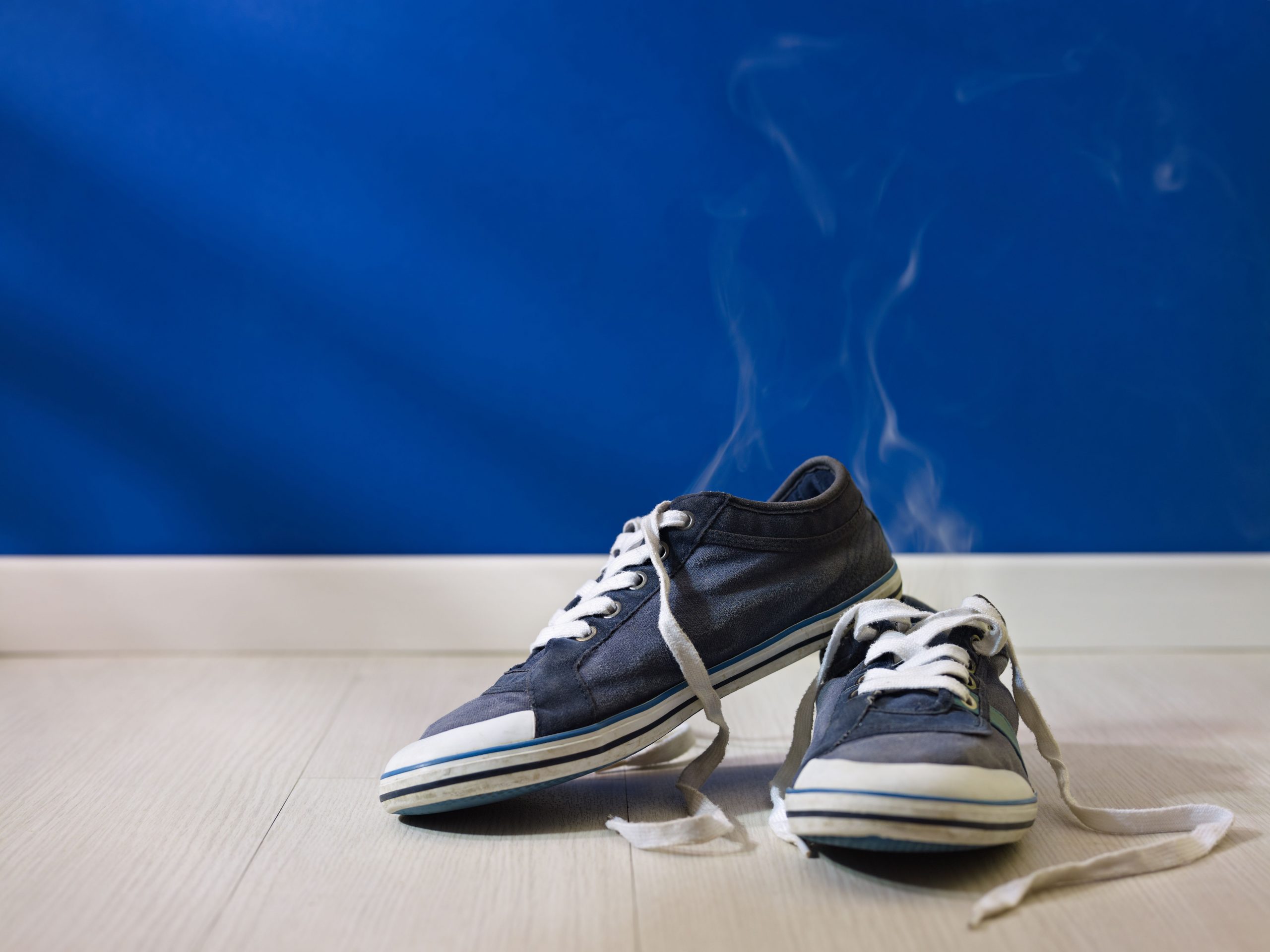 10 tricks to get rid of unpleasant odors in shoes
