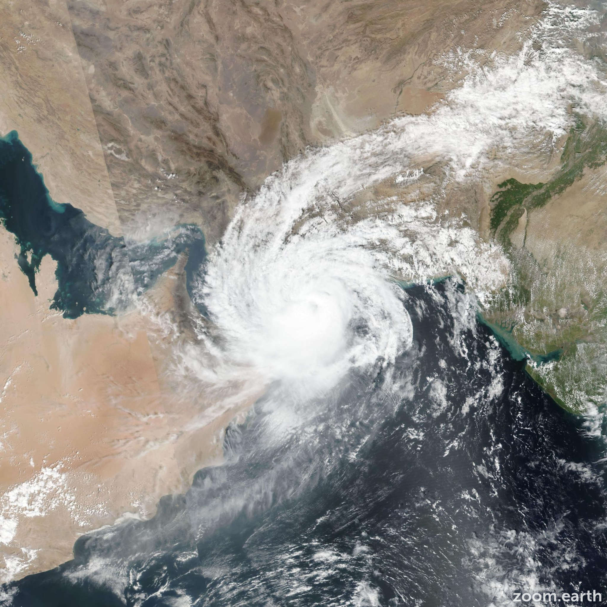 Oman suspends flights, UAE on high alert as cyclone approaches