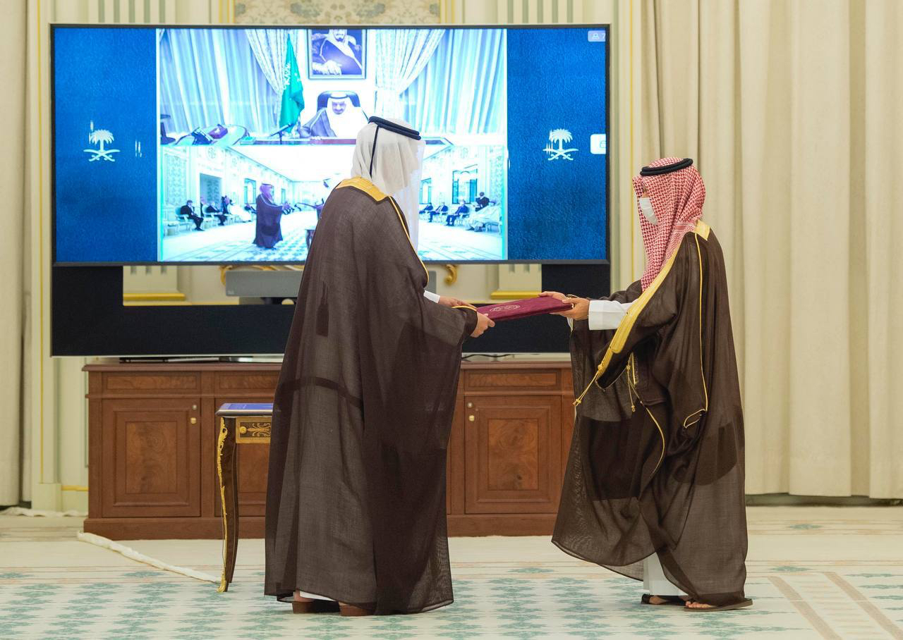 Custodian of the Two Holy Mosques Receives Credentials of Qatari Ambassador