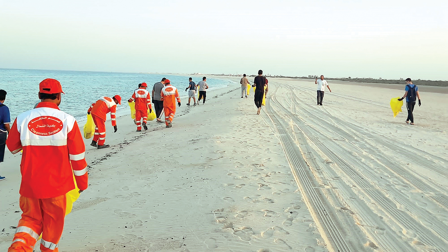 QU students participate in Cleaning Fuwairit Beach