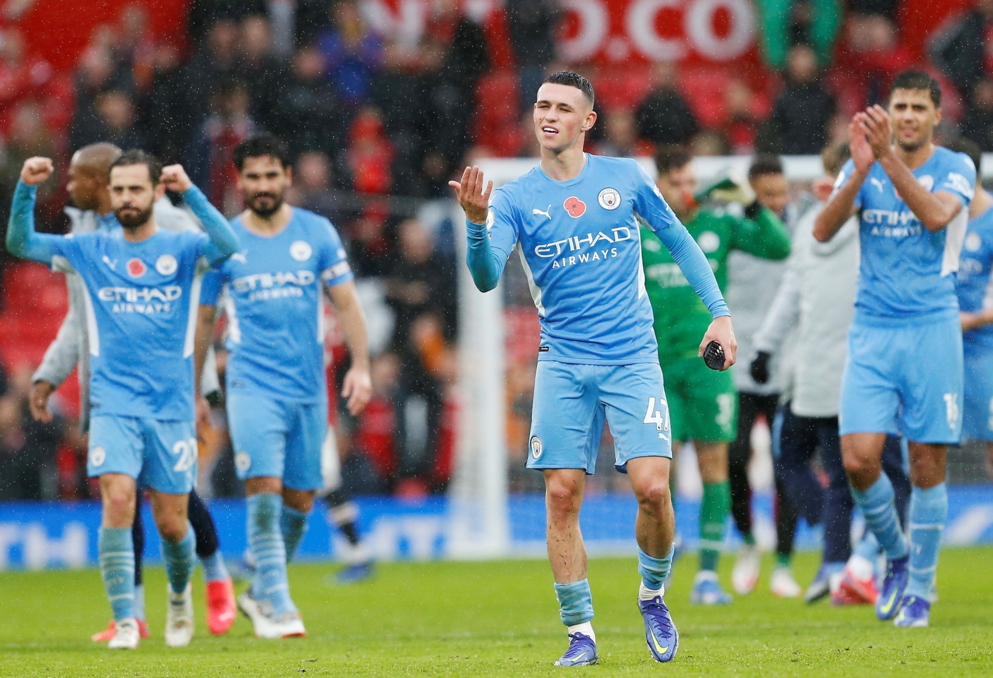 Man City cruise to derby win as United home woes continue