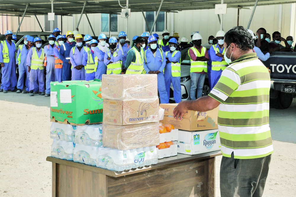 Building workers get aid from Qatar Charity