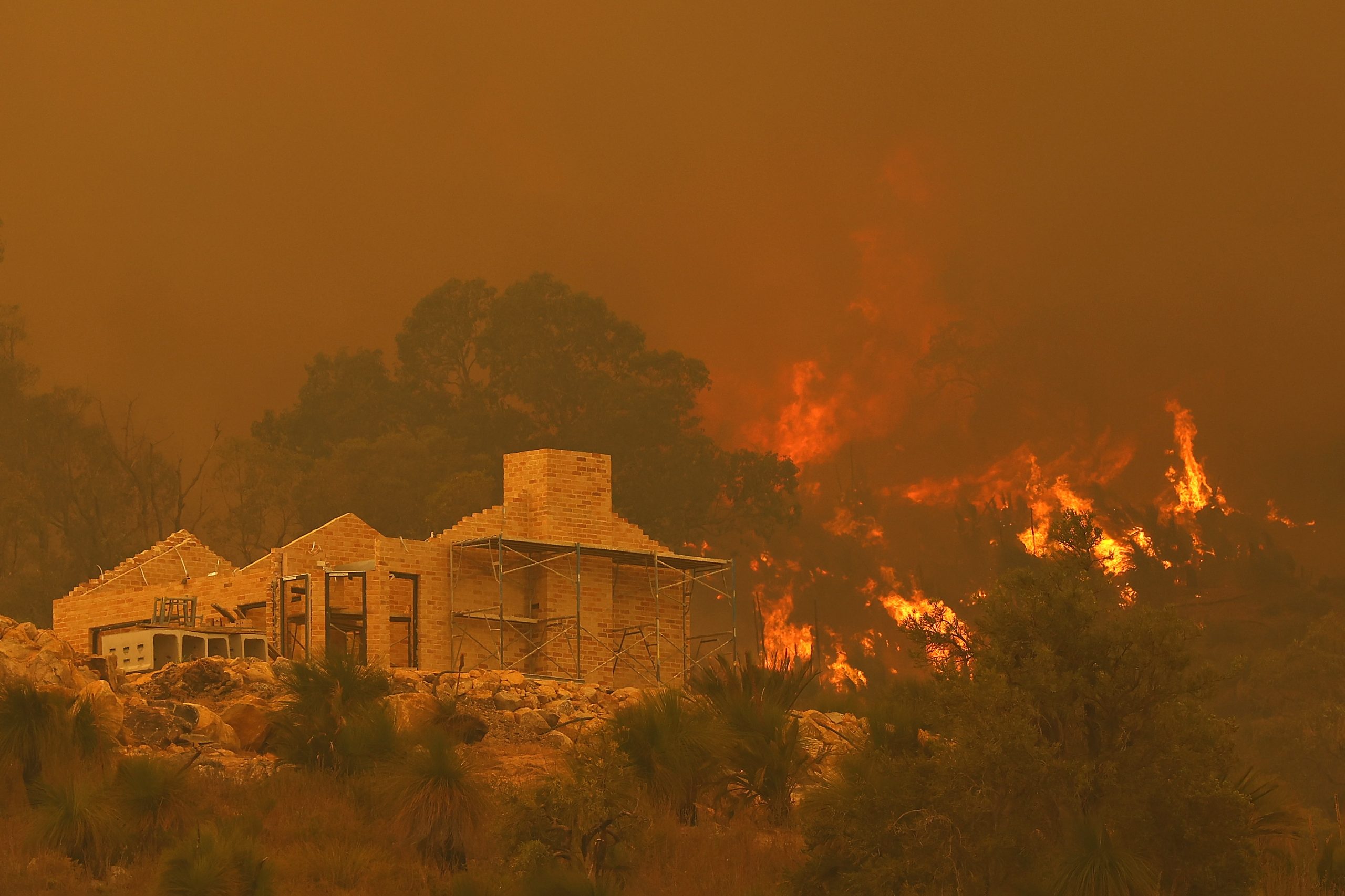 Western Australia warns of dangerous bushfire near Perth