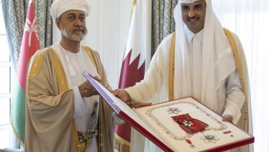 Amir exchanges decorations with Sultan of Oman