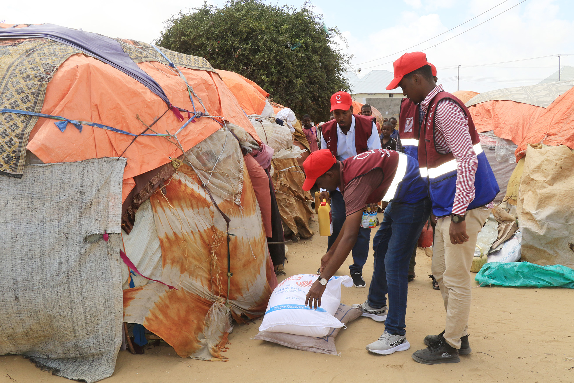 Qatar Charity Delivers Food Aid to IDPs in Somalia