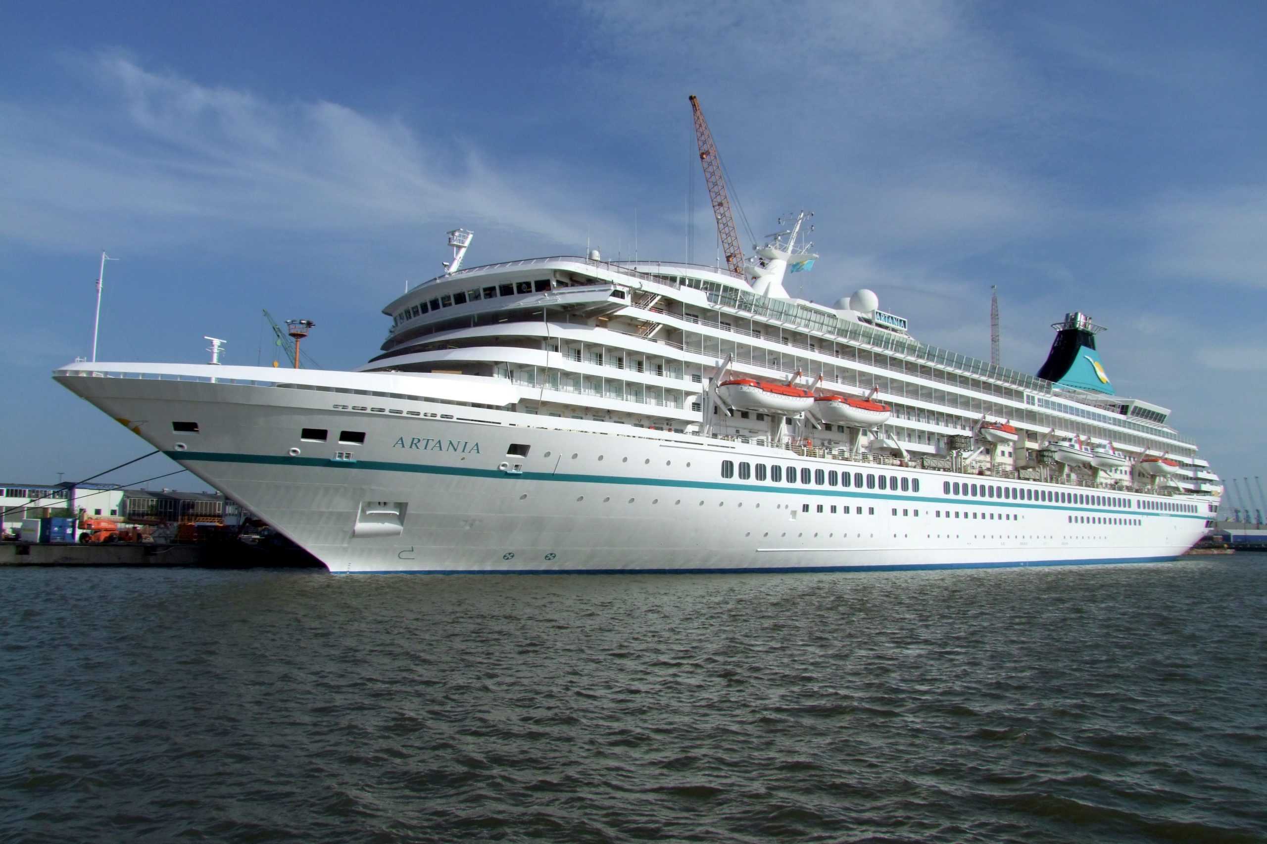 Cruise ship Artania arrives in Qatar with over 1,000 tourists