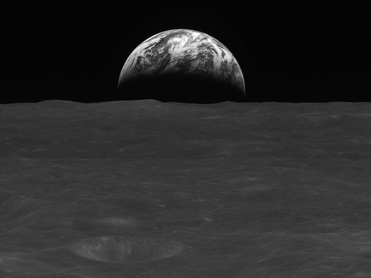 South Korea: Lunar Orbiter Danuri Sends Photos of Moons Surface And Earth