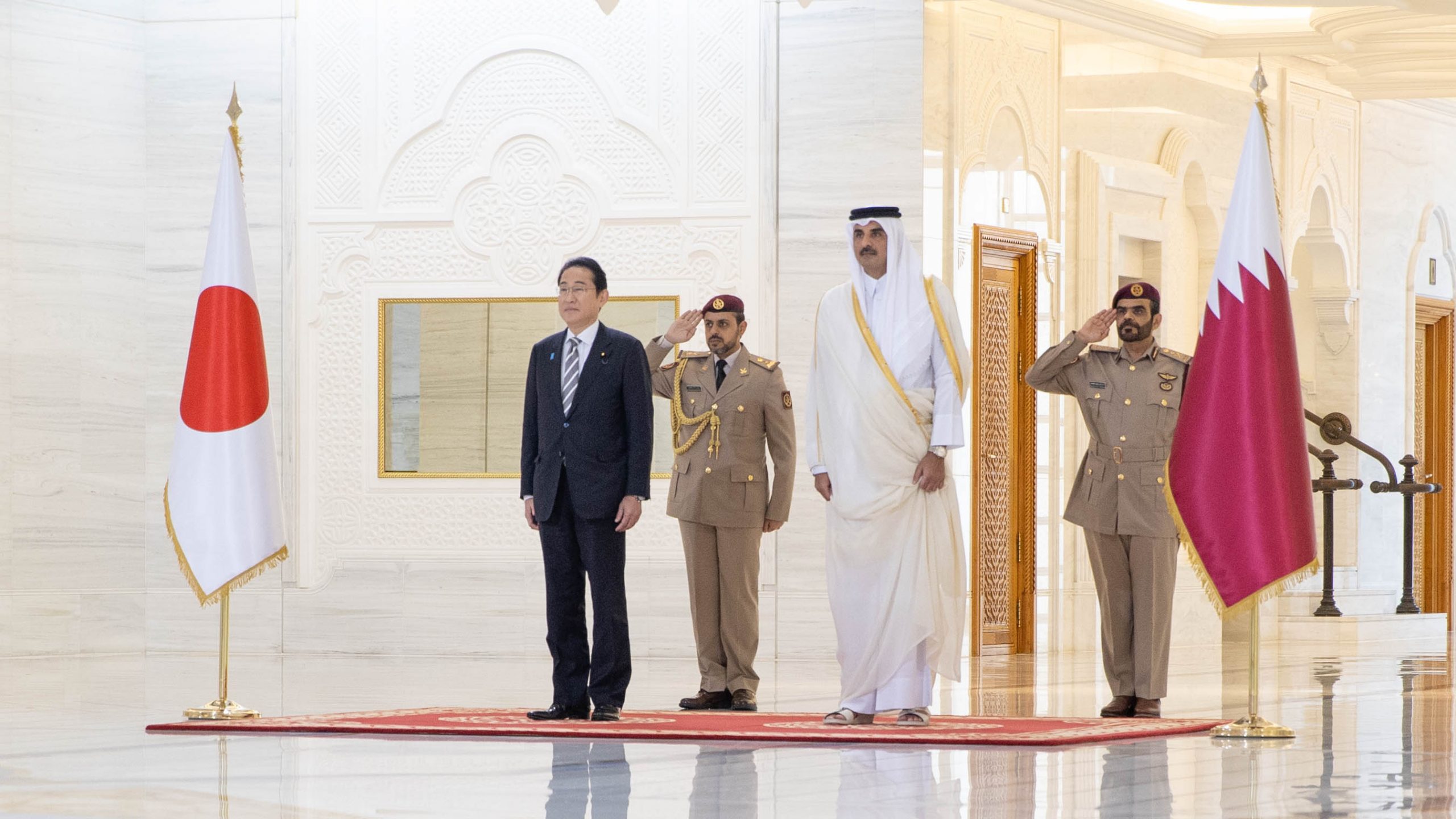 HH the Amir, Japanese Prime Minister Hold Official Talks Session